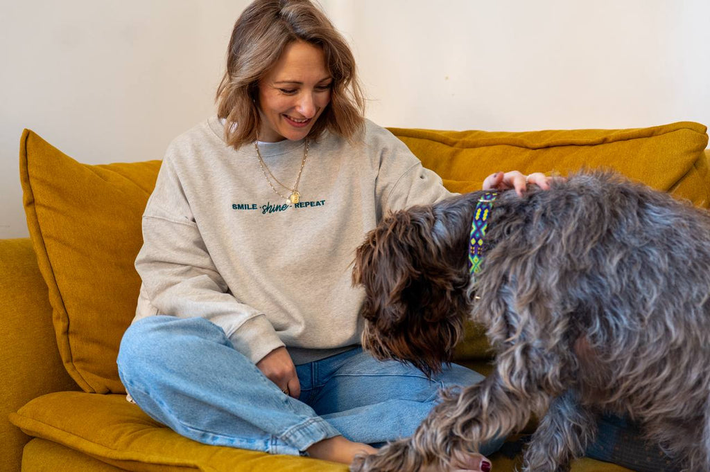 Sweat col rond "Smile-Shine-Repeat"