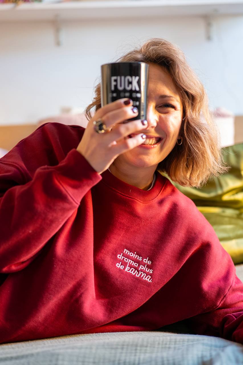 Sweat col rond "moins de drama plus de karma"