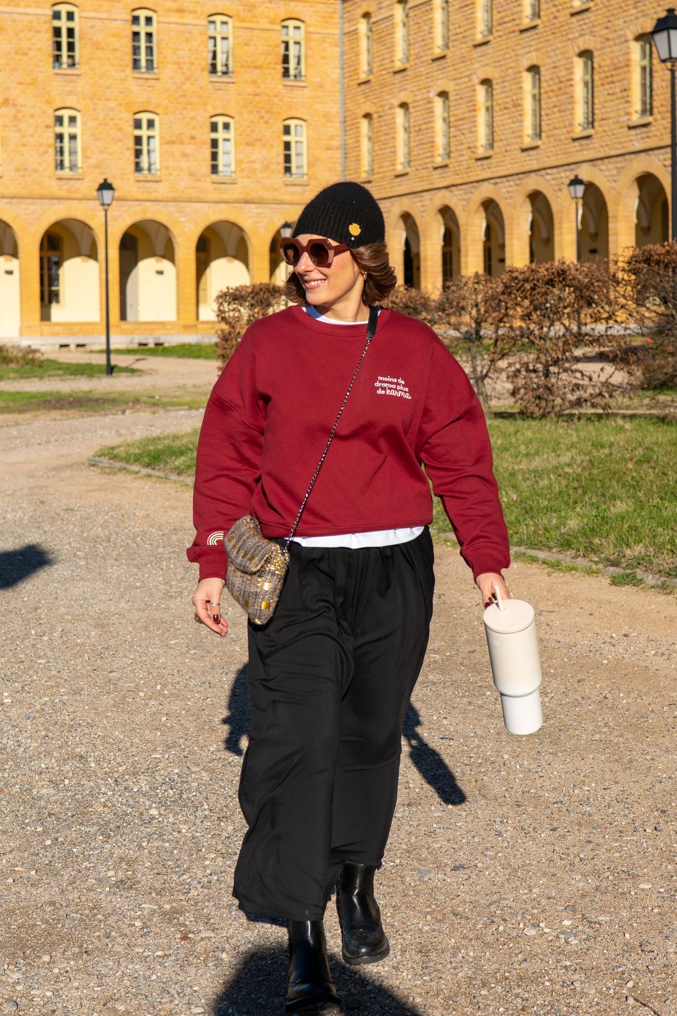 Sweat col rond "moins de drama plus de karma"