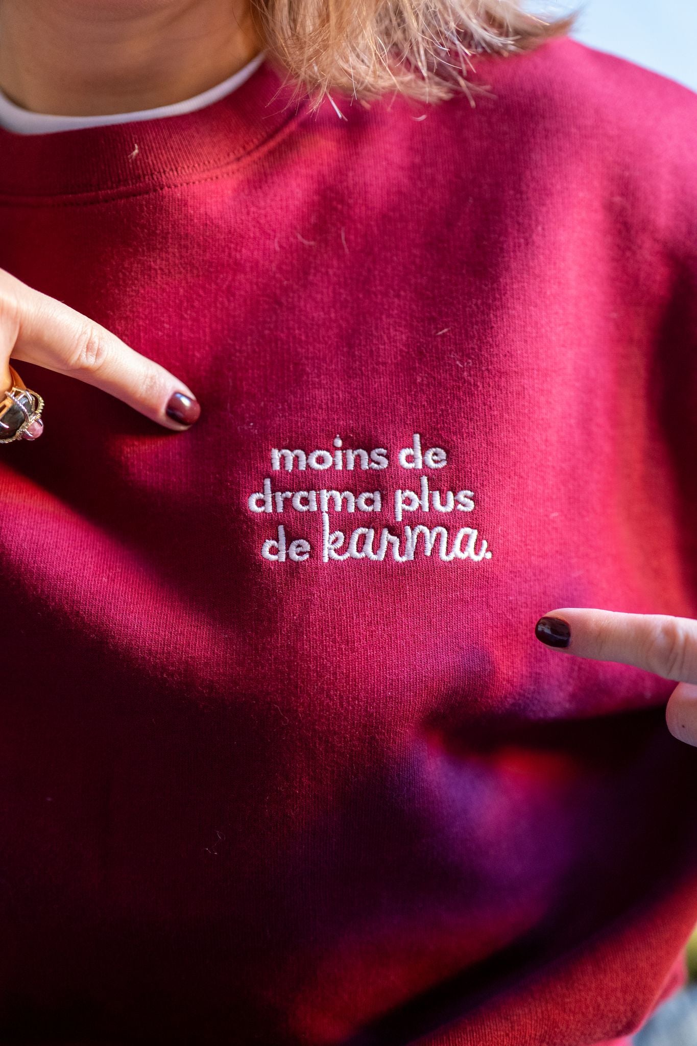 Sweat col rond "moins de drama plus de karma"